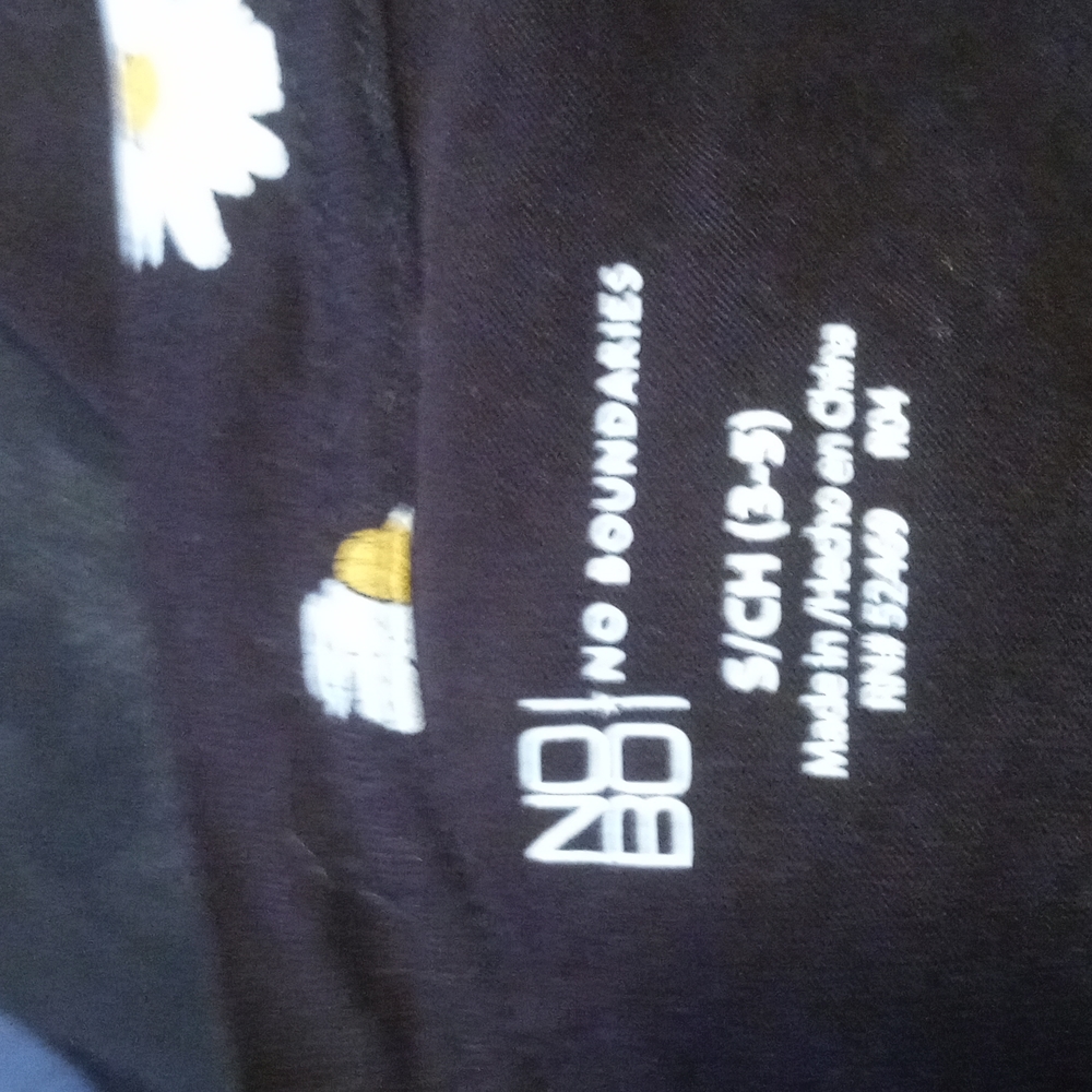 SOLD- No Bounderies black with daisy top size small. - Picture 5 of 5
